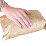 ALMOFADA DE MANICURE DOURADA